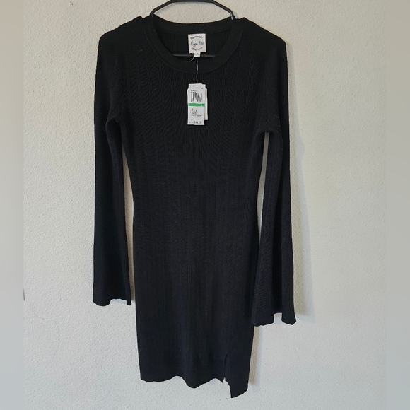 $44 Hippie Rose Sweater Dress Women Sz L Black Long Bell Sleeve Short Front Slit - Picture 4 of 12
